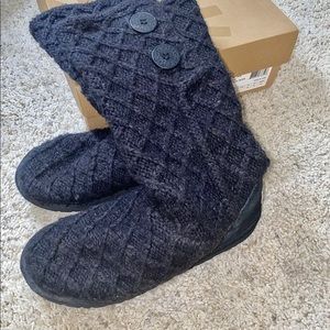 UGG 3066 Lattice Short Cardy 2 Buttons Black